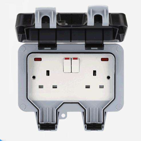 IP66 British 2 Gang Waterproof Socket with Illuminated Switch